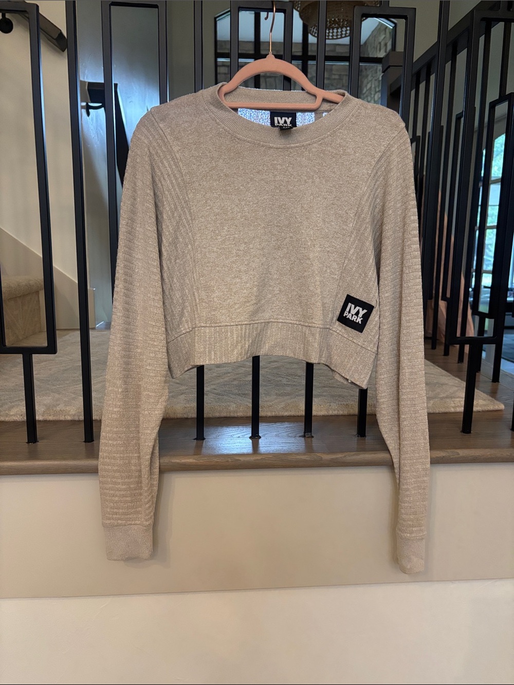 IVY PARK Cropped Sweatshirt in Beige